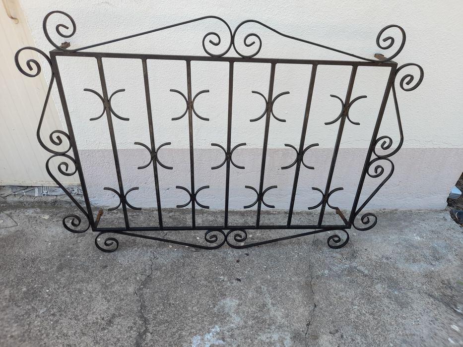 Solid wrought iron gate, rust-free.64737950312835120