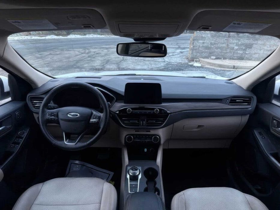 Ford Escape Hybrid Titanium      2020