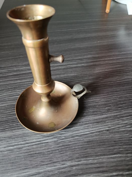 Castiçal muito antigo.