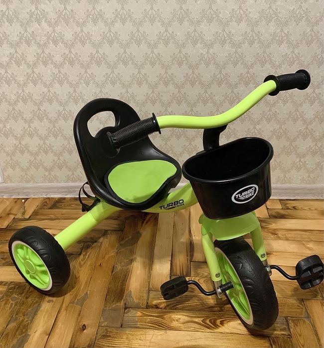 детский трехколесный велосипед