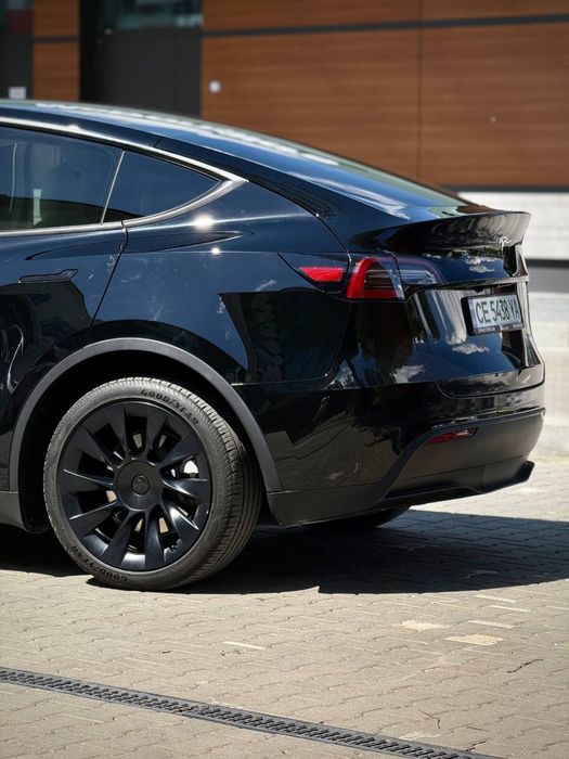 Tesla Y 2024 повний привід