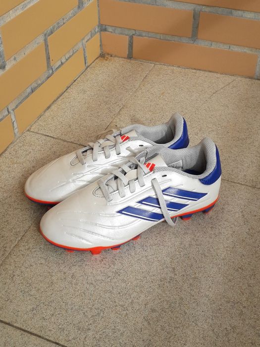 Chuteiras ADIDAS tamanho 34