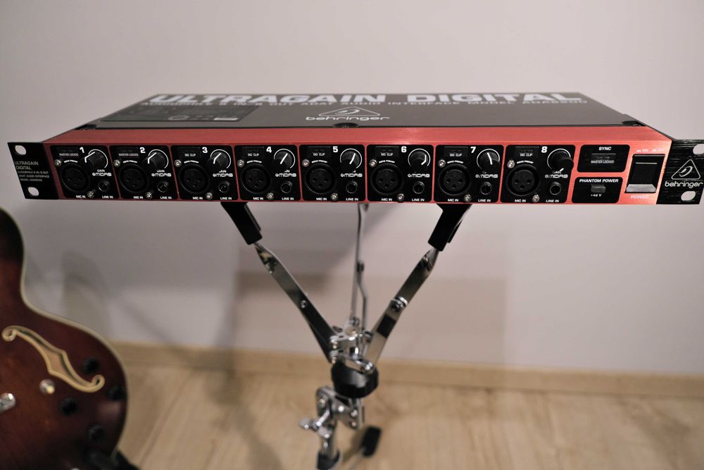 Behringer ADA8200