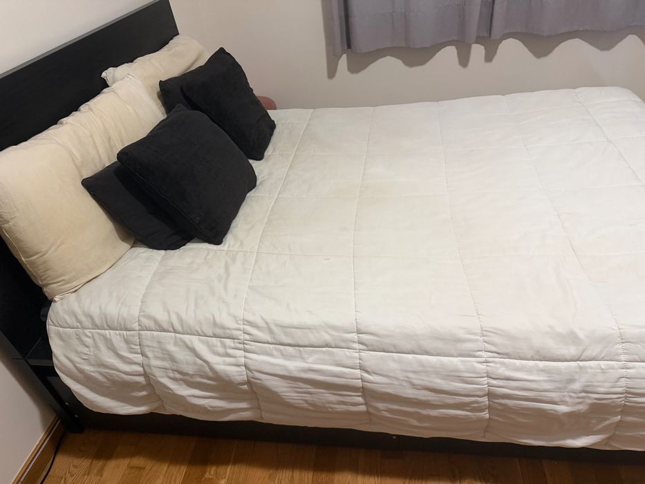 Cama  e colchão 140 x 190