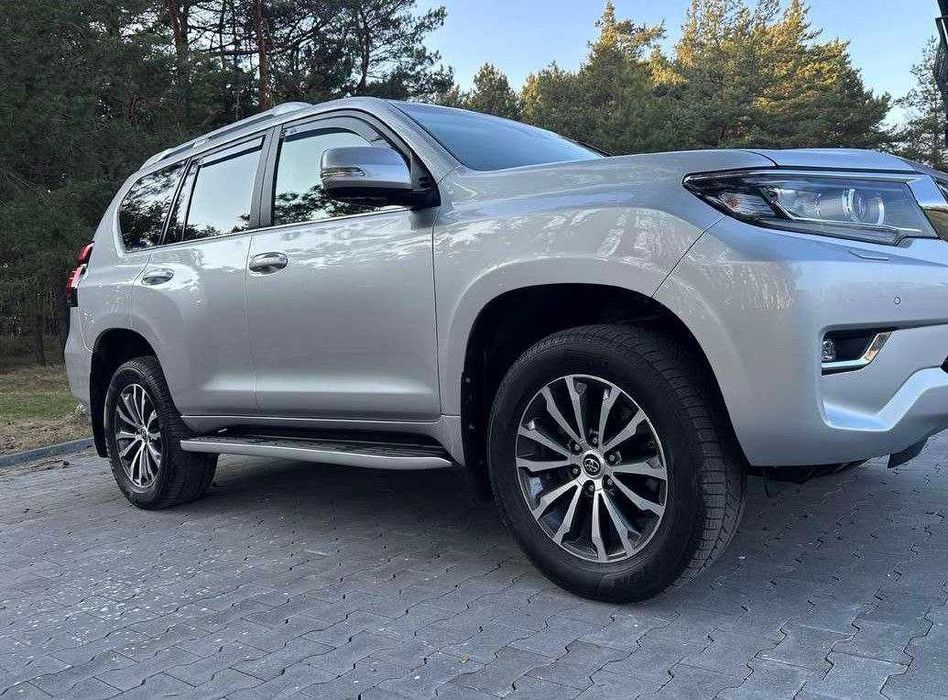 У продажі авто з ЄС Toyota Land Cruiser Prado 2019 року.