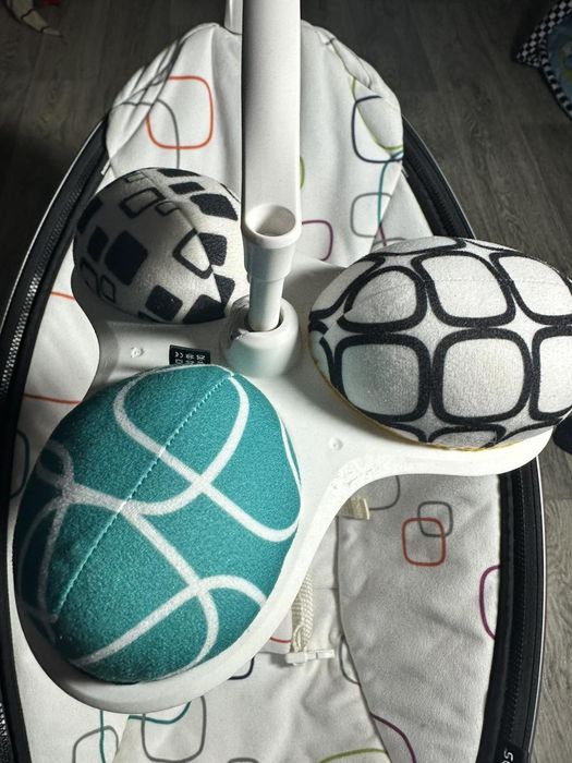 4moms MamaRoo - заколисуючий центр практично новий