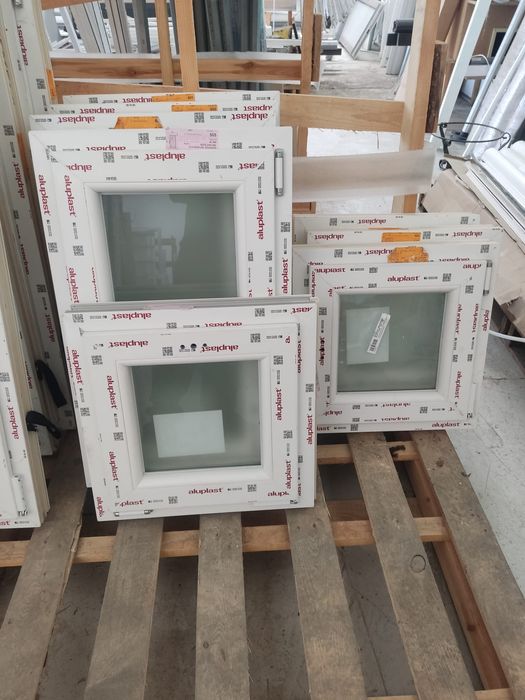 Caixilharia em PVC marca Aluplast janelas em stock