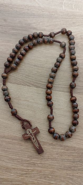 Różaniec drewniany