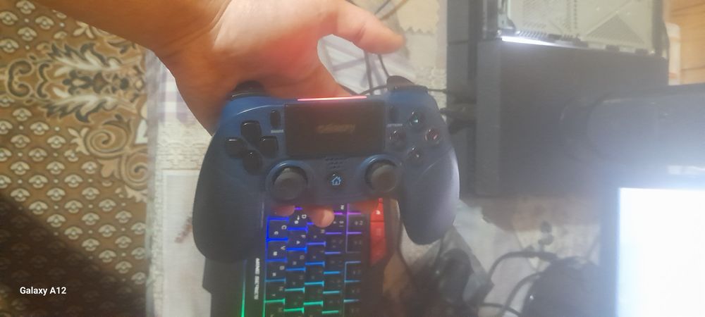 Продам Playstation 4 fat