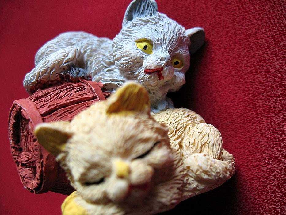 Kot - dwa młode kotki - figurka - 4 x 5 x 4 cm