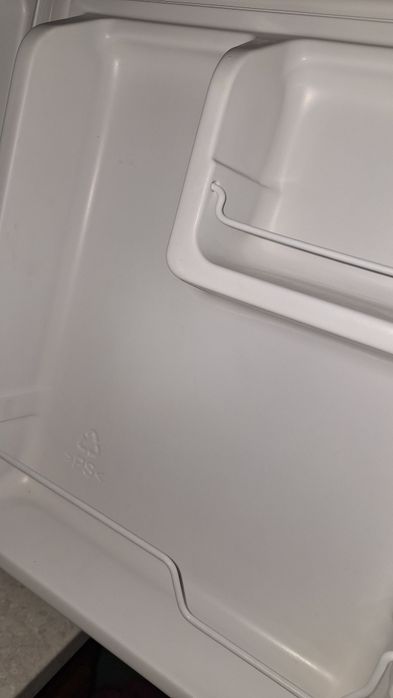 Mini-Frigorífico Kunft (45L) – Como Novo