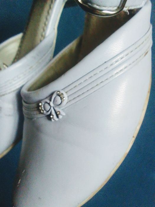 Piękne buty na komunię bądź ślub