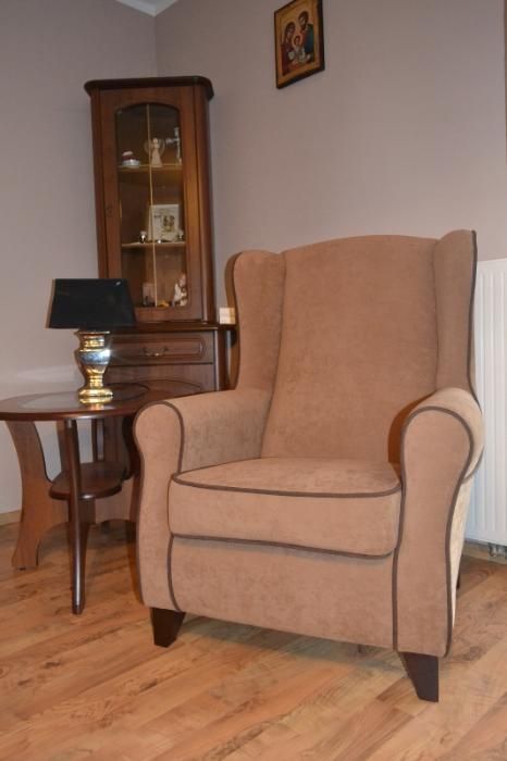 Zestaw wypoczynkowy Kanapa rozkładana + fotel Uszak + pufa - producent