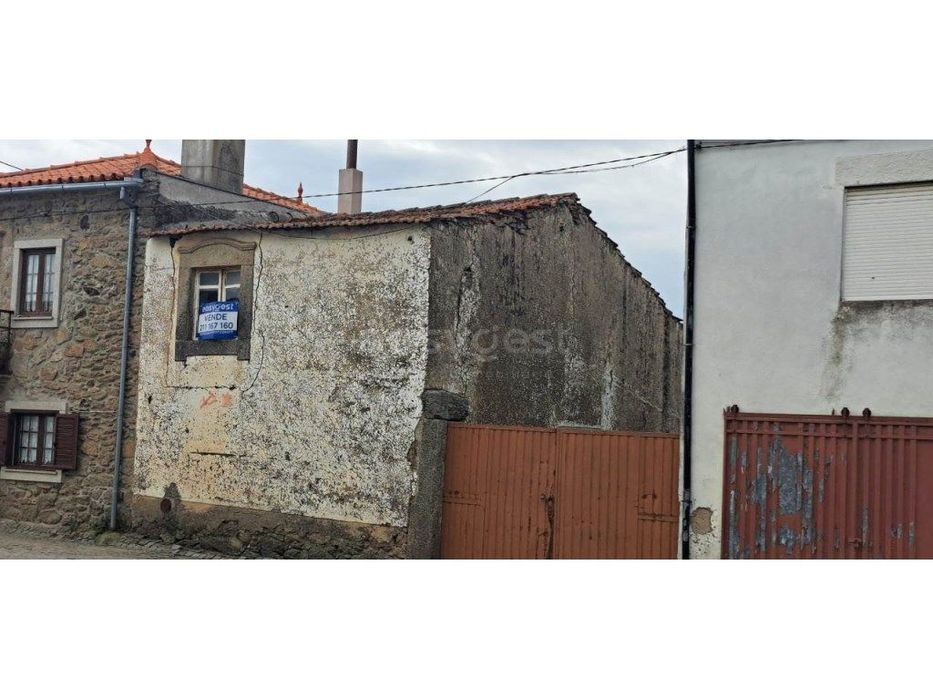 Moradia T2 com garagem em Urrós, Mogadouro