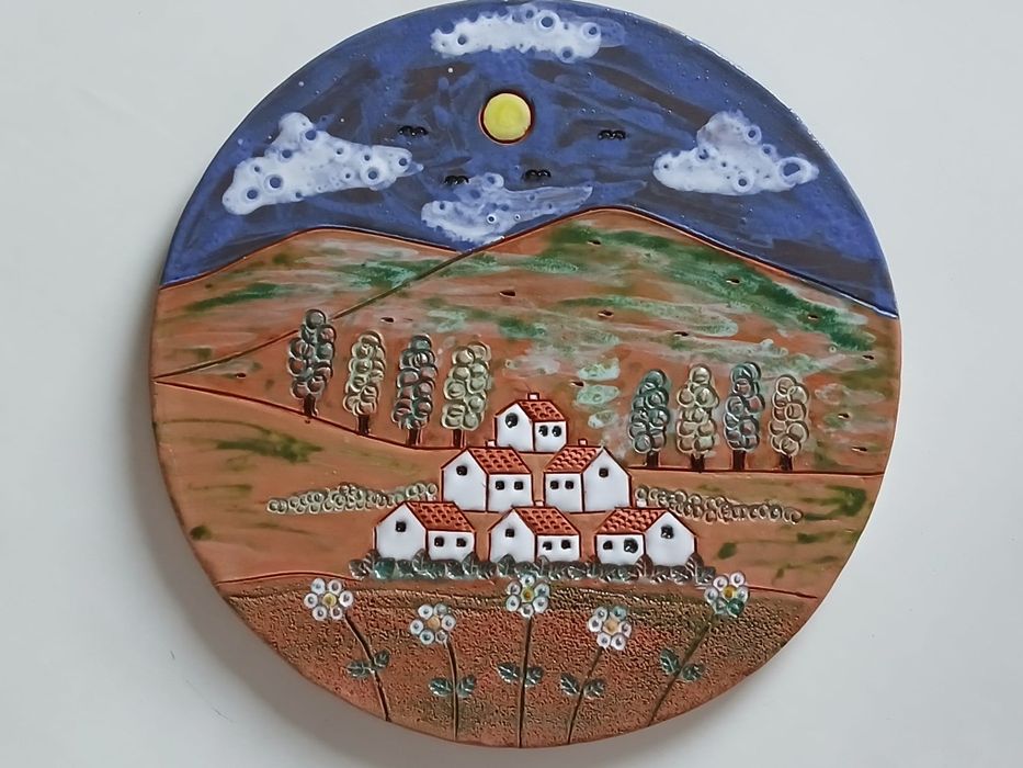 Prato decorativo em barro pintado