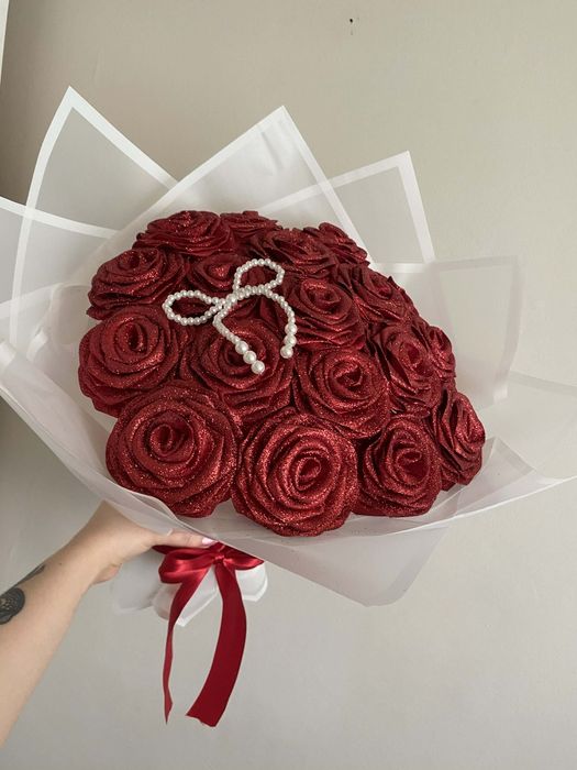 Elegancki bukiet prezentowy - 18 brokatowych róż ze wstążki