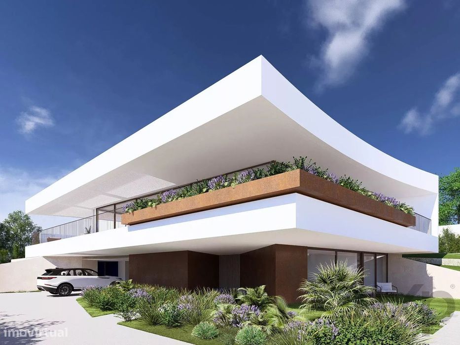 Moradia de Luxo com Vista Mar: A Promessa de uma Vida Sem Esforço na P