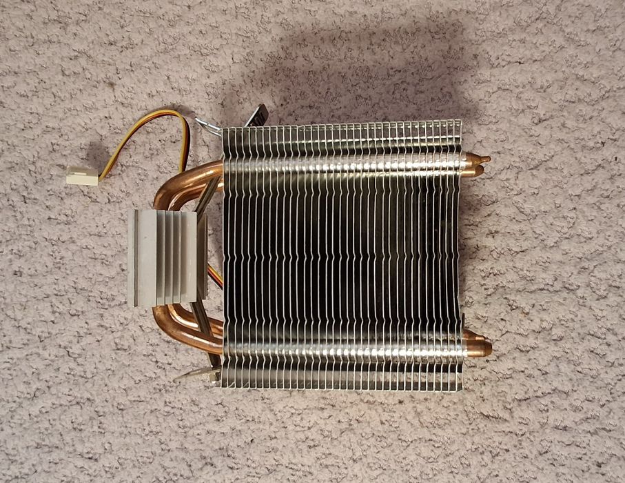 Материнська плата в комплекті з процесором та баштовим кулером