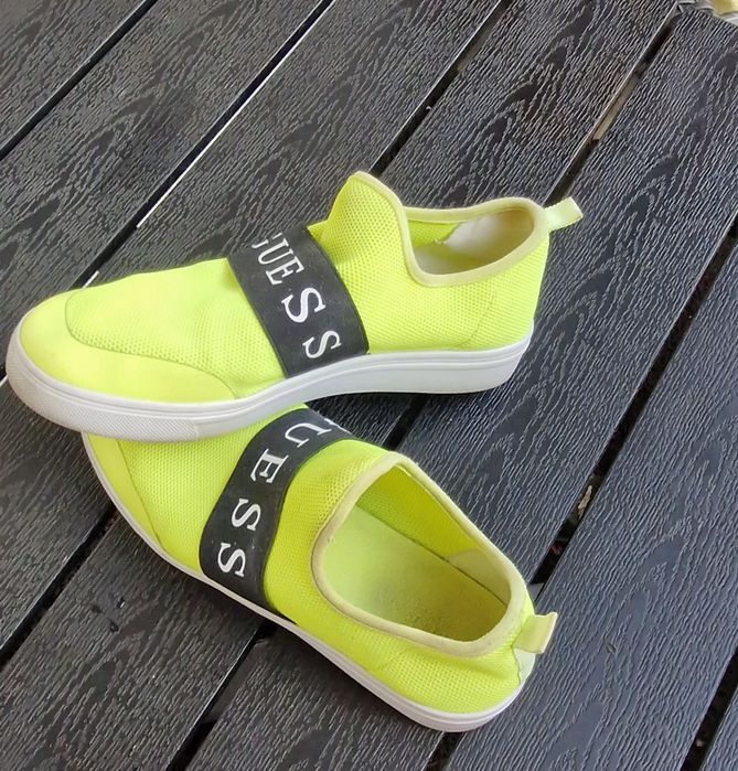 Buty trampki Guess z limonkowa siatką wkl 245