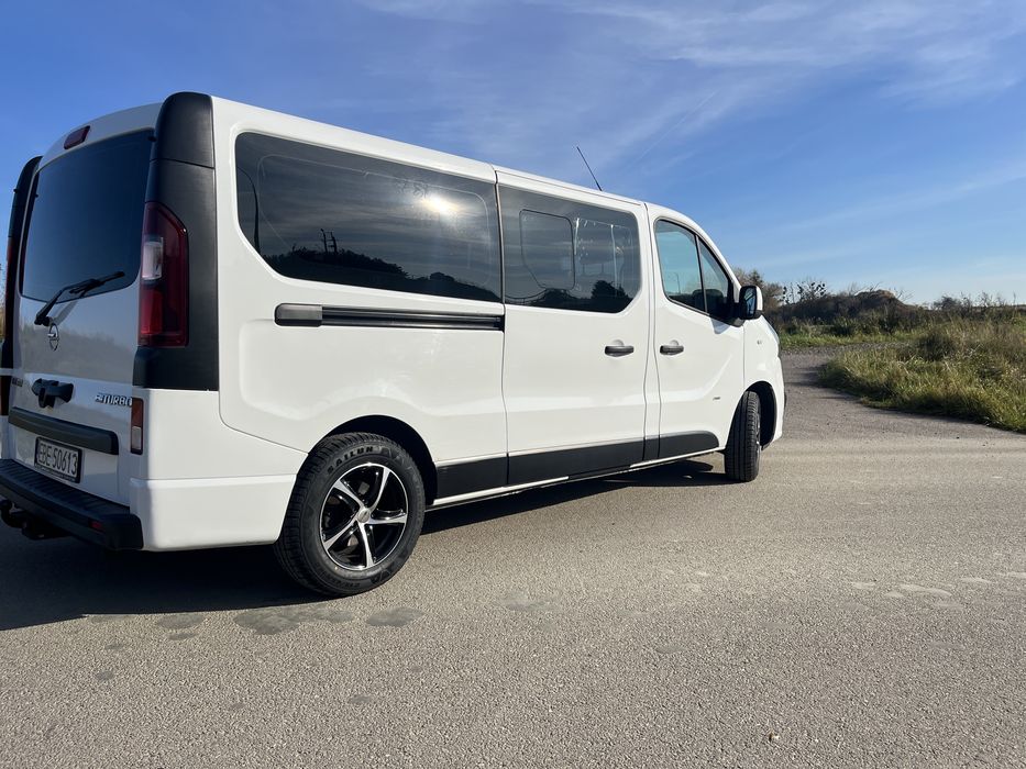 Bus 9 osobowy wynajem busa  cala polsaka w