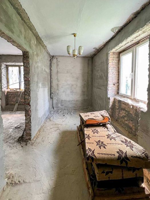 Квартира 2-кімнатна по вул. Сірка під ремонт