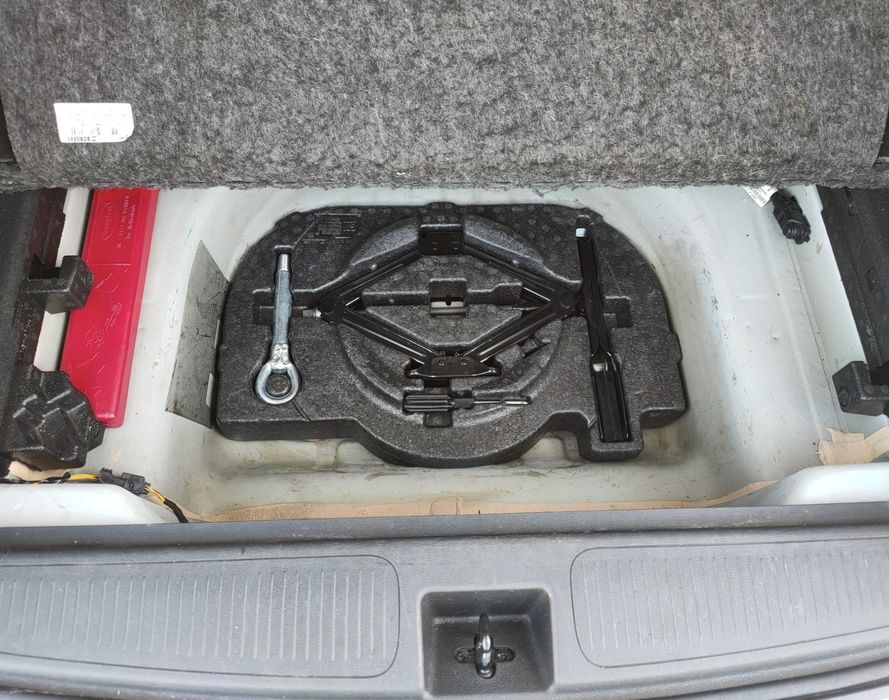 Домкрат Ключ Крюк Opel Astra K Опель Астра (Докатка )