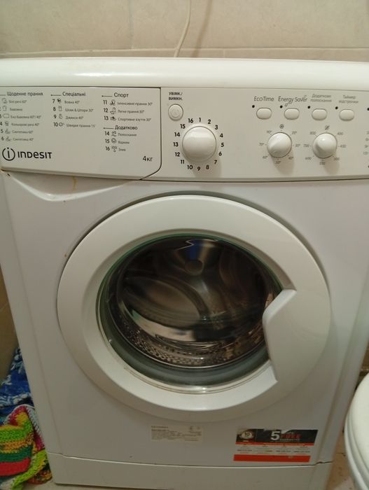 Стиральная машина Indesit. Ще на гарантії .4кг.