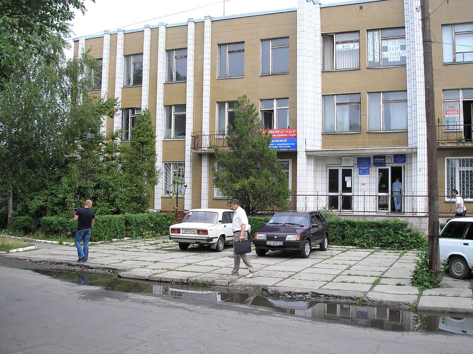 Комерційне приміщення з можливістю перепланування під житло  Ватутіне