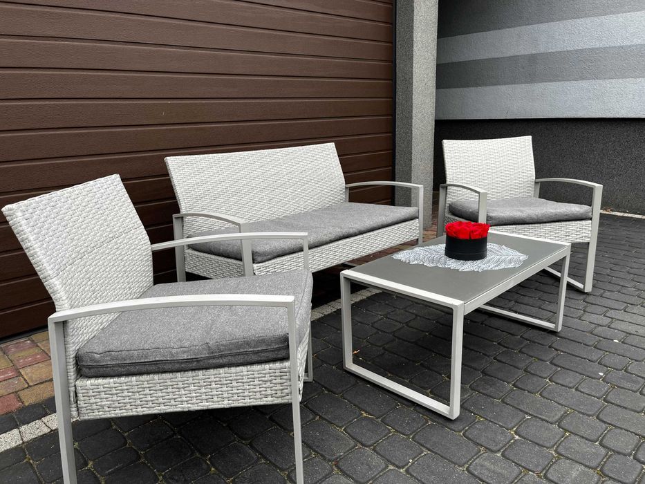 Zestaw mebli ogrodowych .