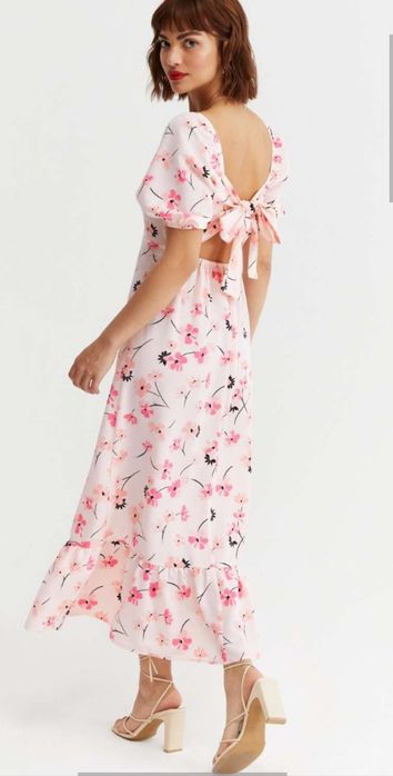 Рожева квіткова сукня