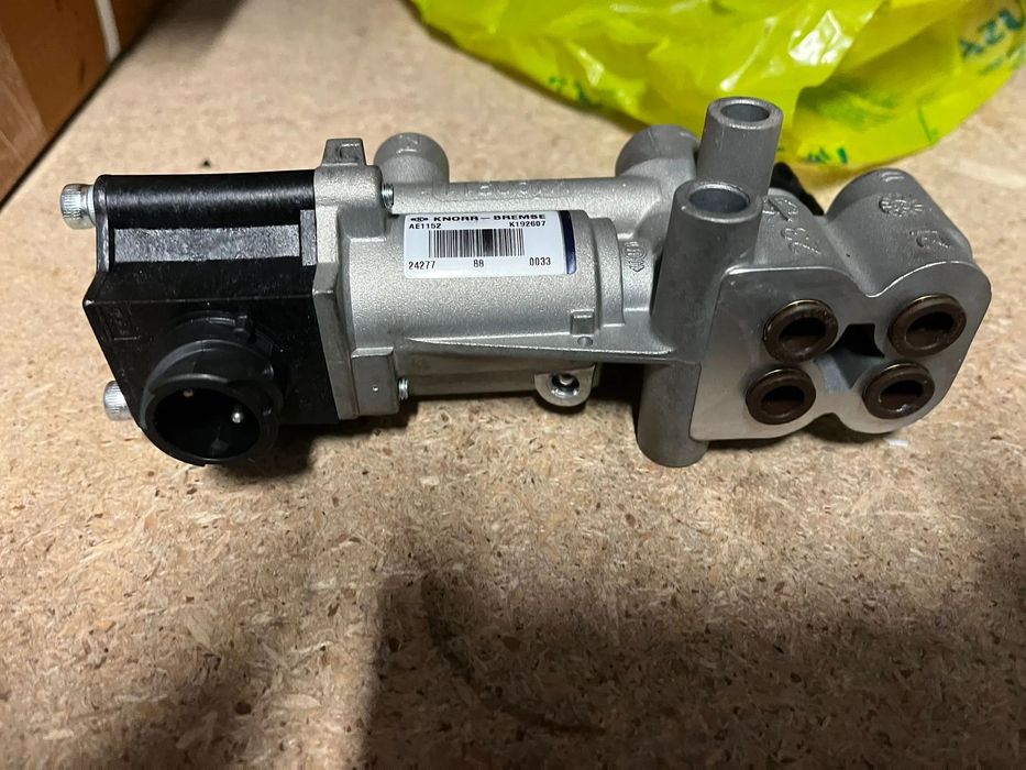 Nowy zawór podnoszenia osi KNORR BREMSE  K192607/AE1152
