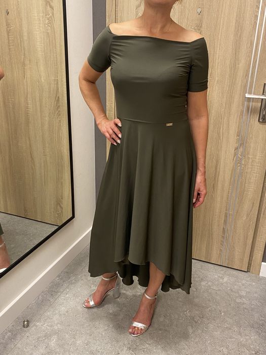 Asymetryczna sukienka odkryte ramiona midi długa piekut zara