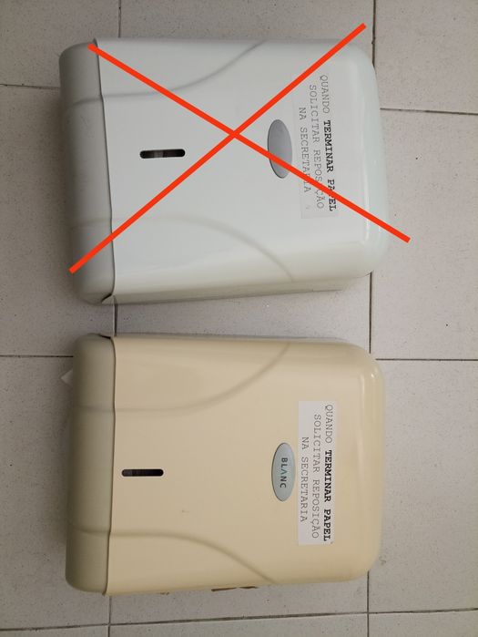 Dispensador de papel zig-zag para mãos