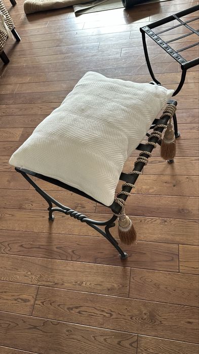 Siedzisko mebel z metaloplastyki