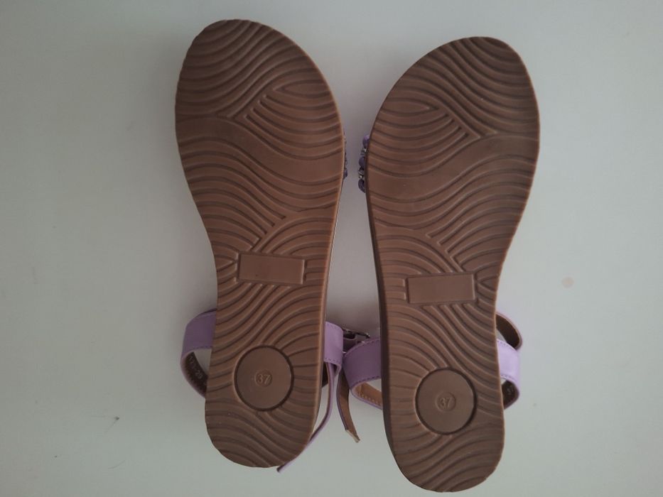 Sandálias lilás novas