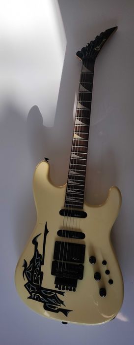 Guitarra Charvel model 4