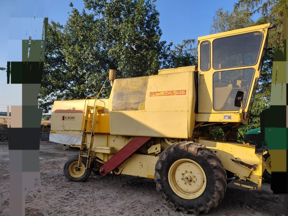 Kombajn zbożowy. New Holland + heder 4,5 m.