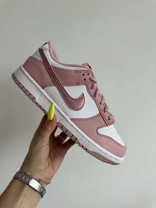 Оригінальні жіночі кросівки Nike Dunk Low Pink Velvet (GS)