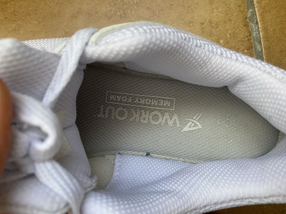 Білі кросівки workout memory foam