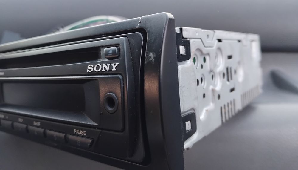 Rádio Sony CDX-GT28