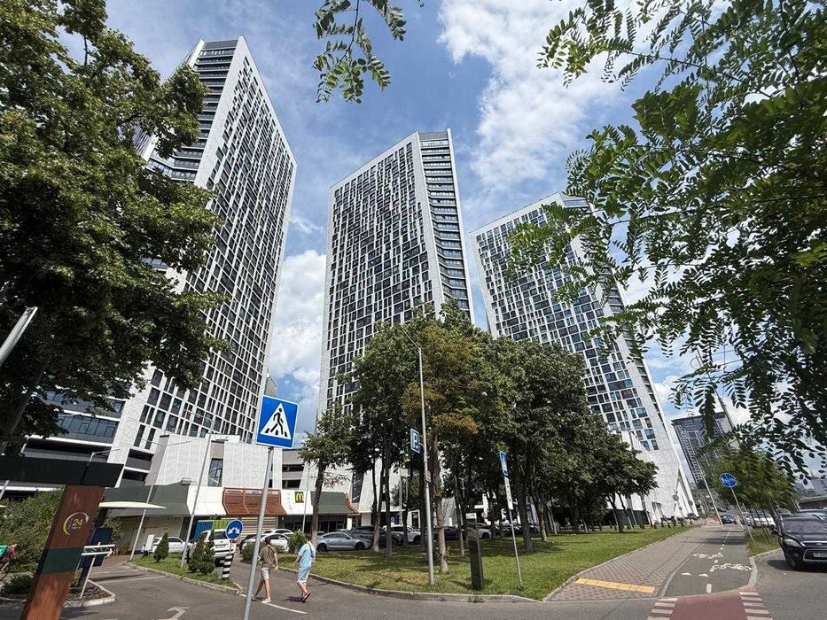 Топ Фасад, 174 кв.м, McDonald's, Manhattan/Манхетен, Берестейський 11