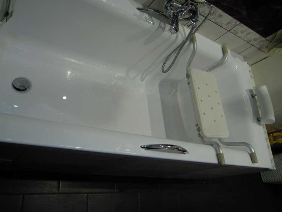 Wanna do zabudowy r 160x75 cm z zagłówkiem i uchwytami