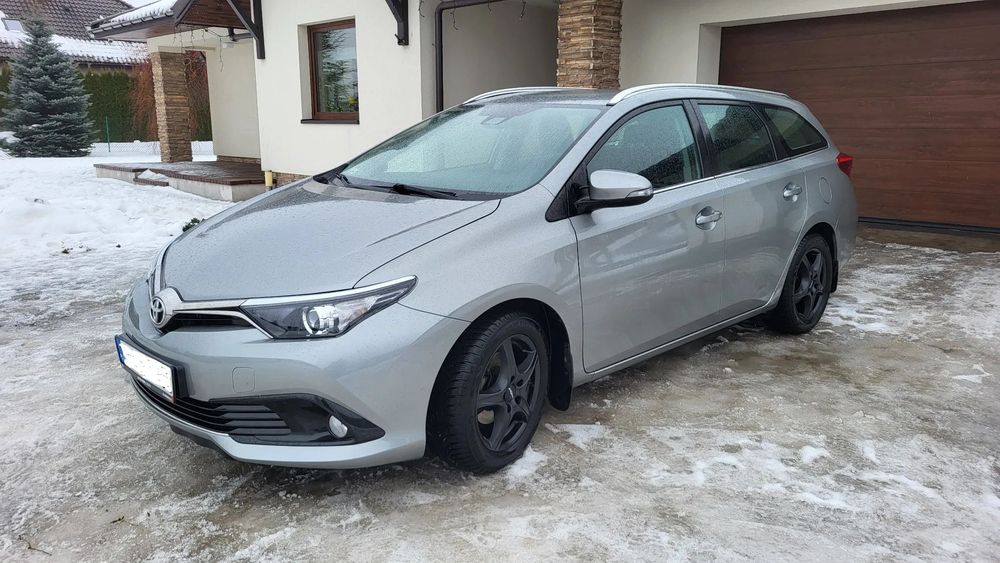 Toyota Auris Sprzedam Toyota Auris kombi 1.6 D