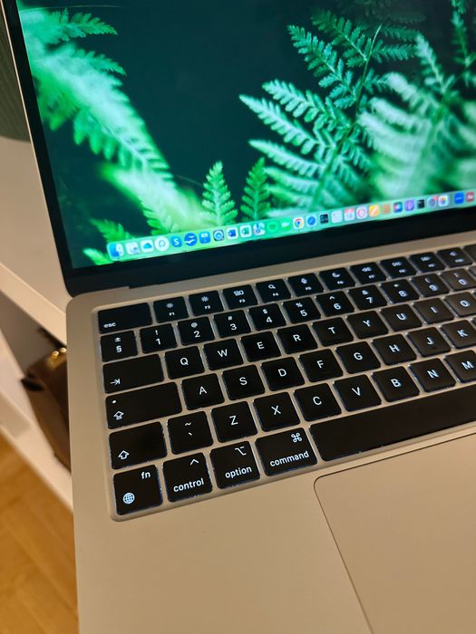 MacBook Air M2 (2022) – 16 GB RAM / 512 GB SSD