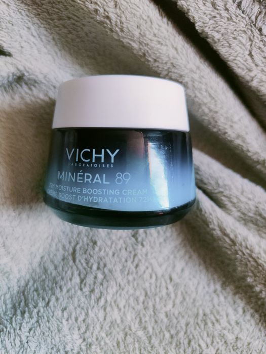 Dwa kremy Vichy nowe