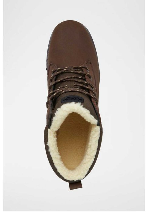 Botas forradas em couro e nobuck