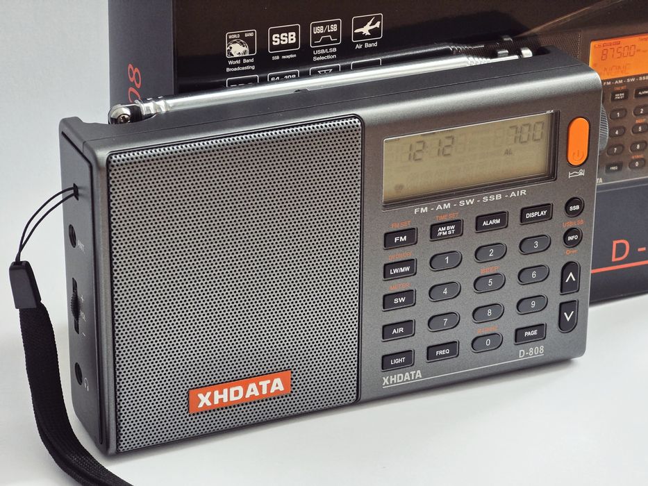 Всехвильовий цифровий радіоприймач XHDATA D-808