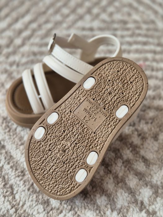 Босоніжки для дівчинки