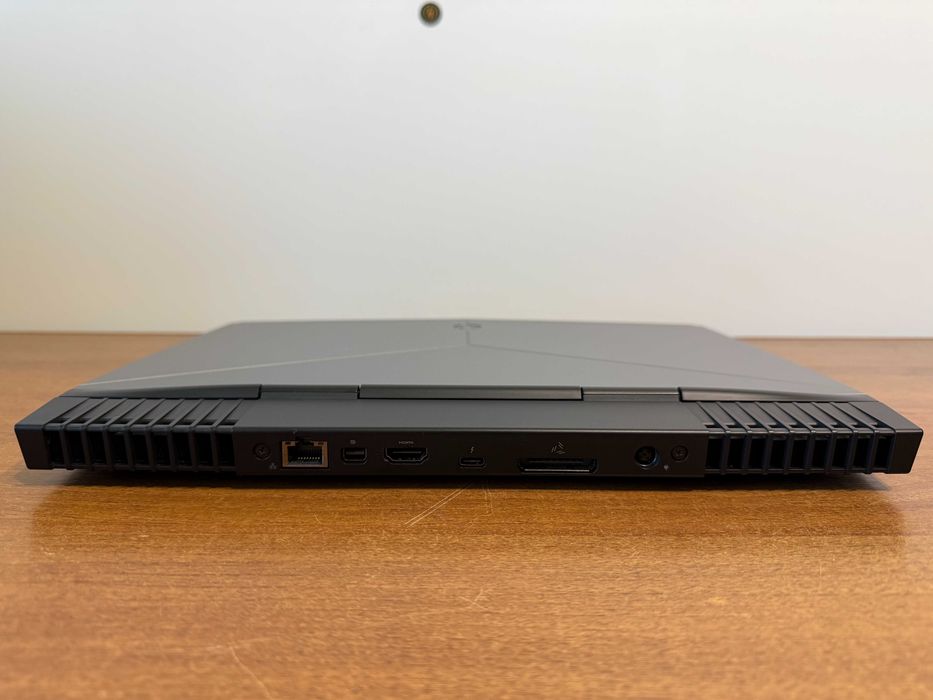 Dell Alienware 13 R3. Intel Core i7-7700HQ, GeForce GTX 1060, Ram 16Gb, SSD 512Gb