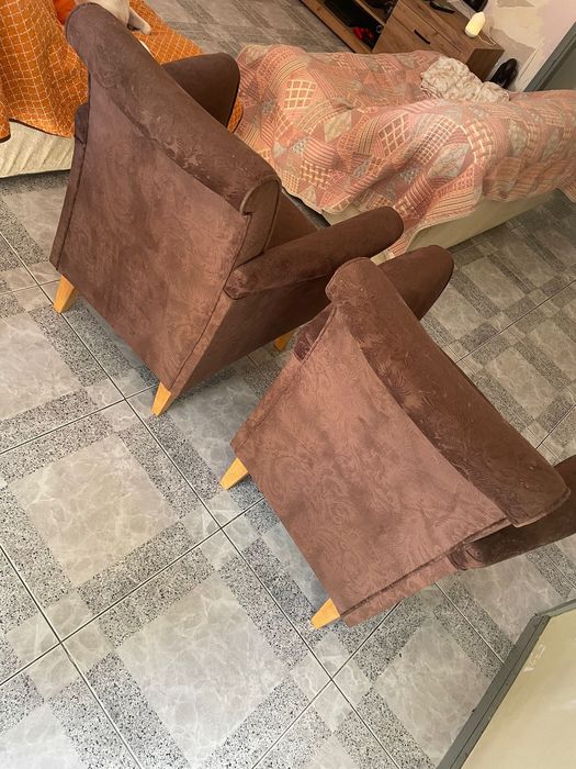 Conjunto 2 cadeirões, castanho com relevo